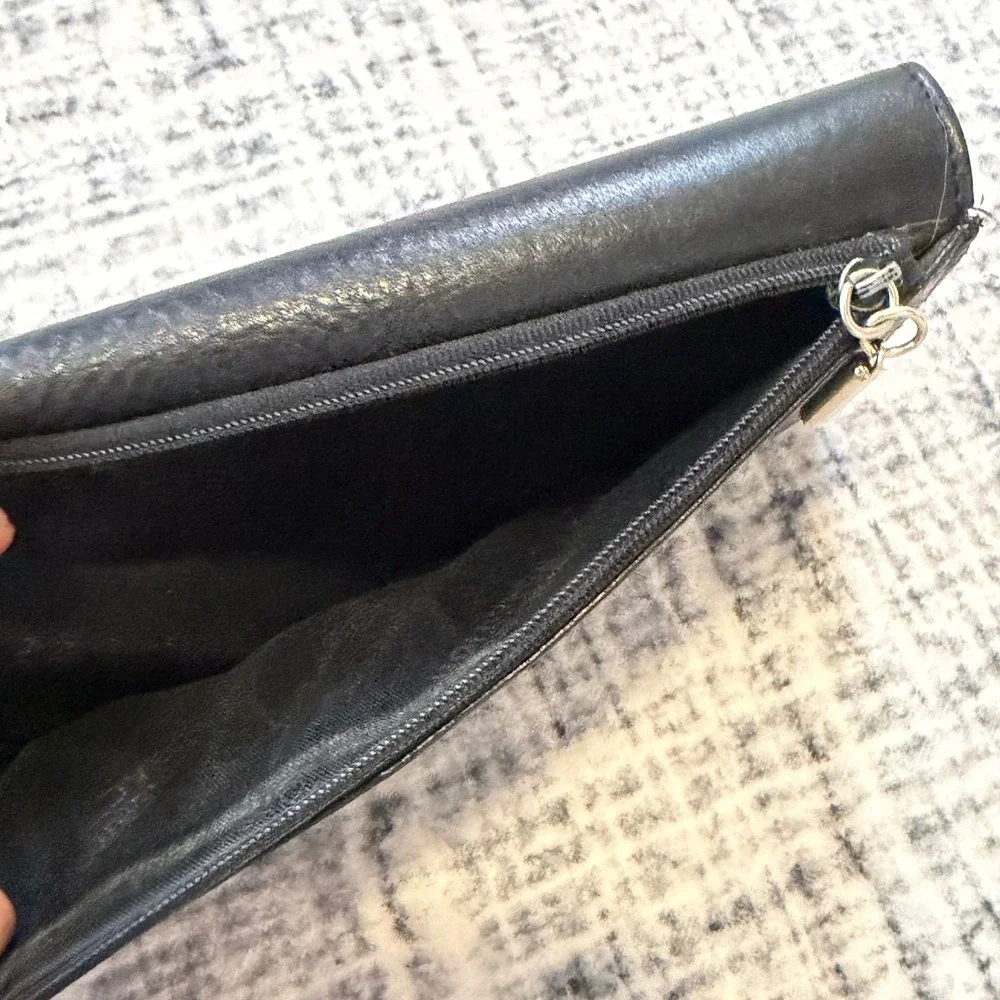 Kenneth Cole Reaction Black Leather Trifold Wallet with Logo Plaque